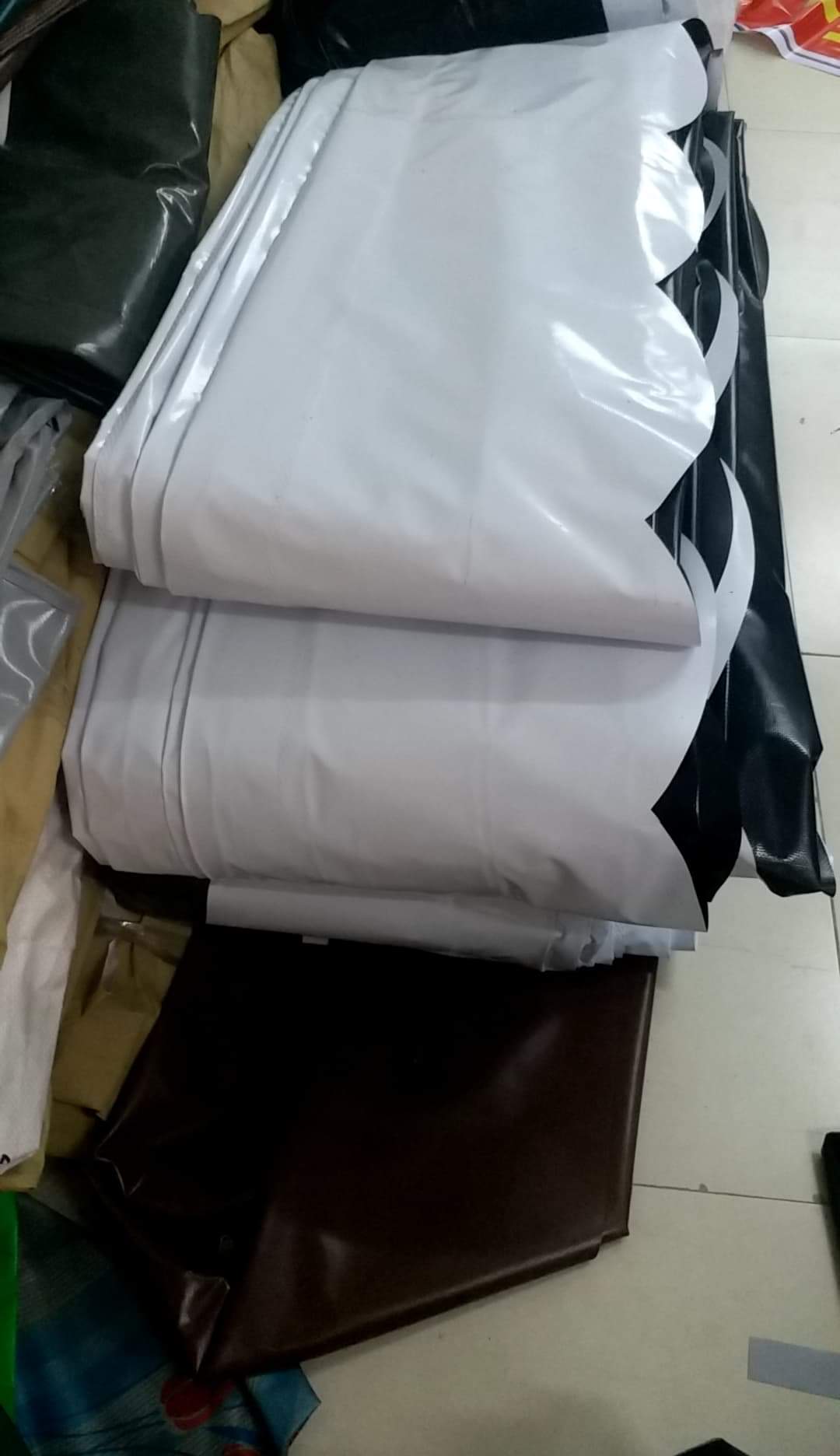 Bạt màu trắng xám